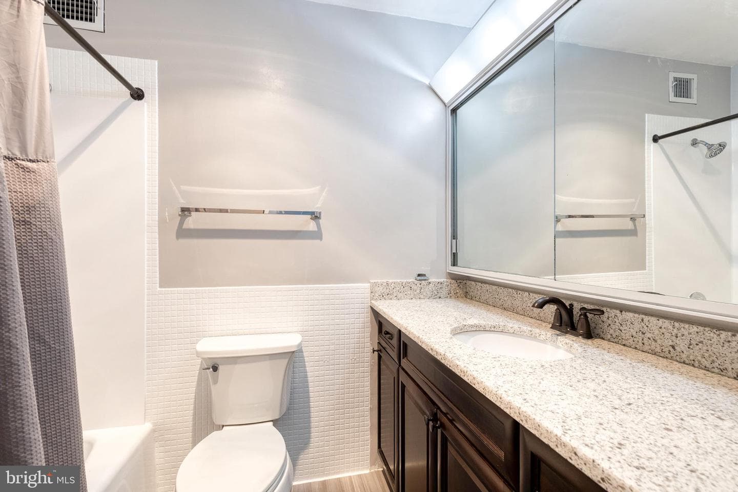 4000 N Charles Street #704 photo 20