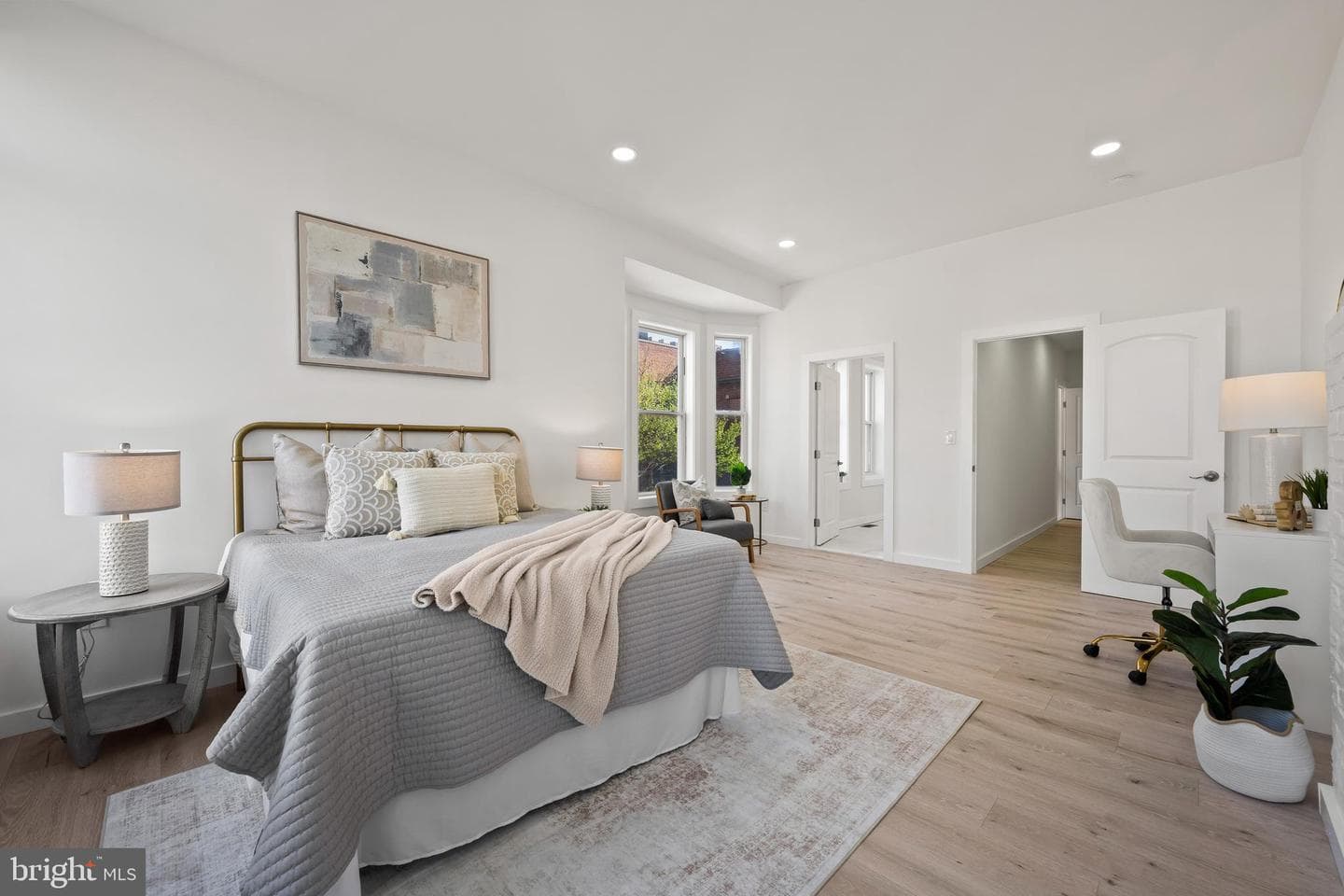 1118 S Carey Street photo 6