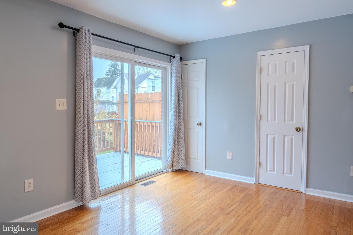 3731 Greenmount Avenue photo 9