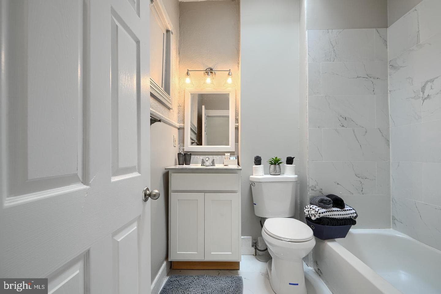 826 N Kenwood Avenue photo 18