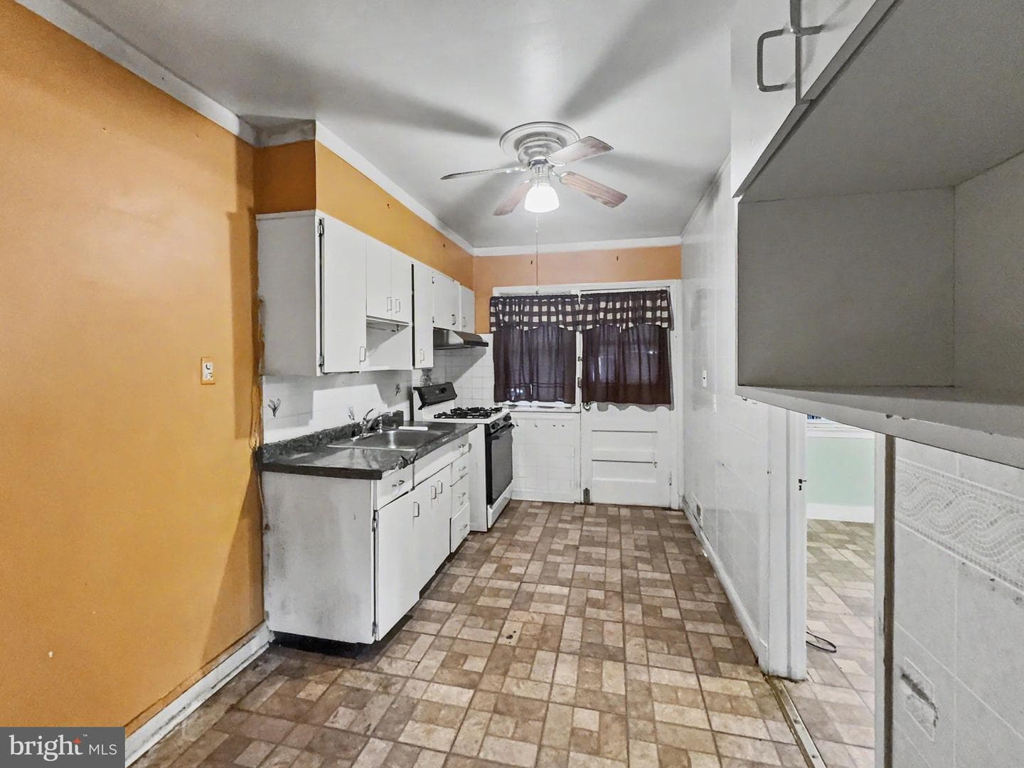 225 N Edgewood Street photo 17