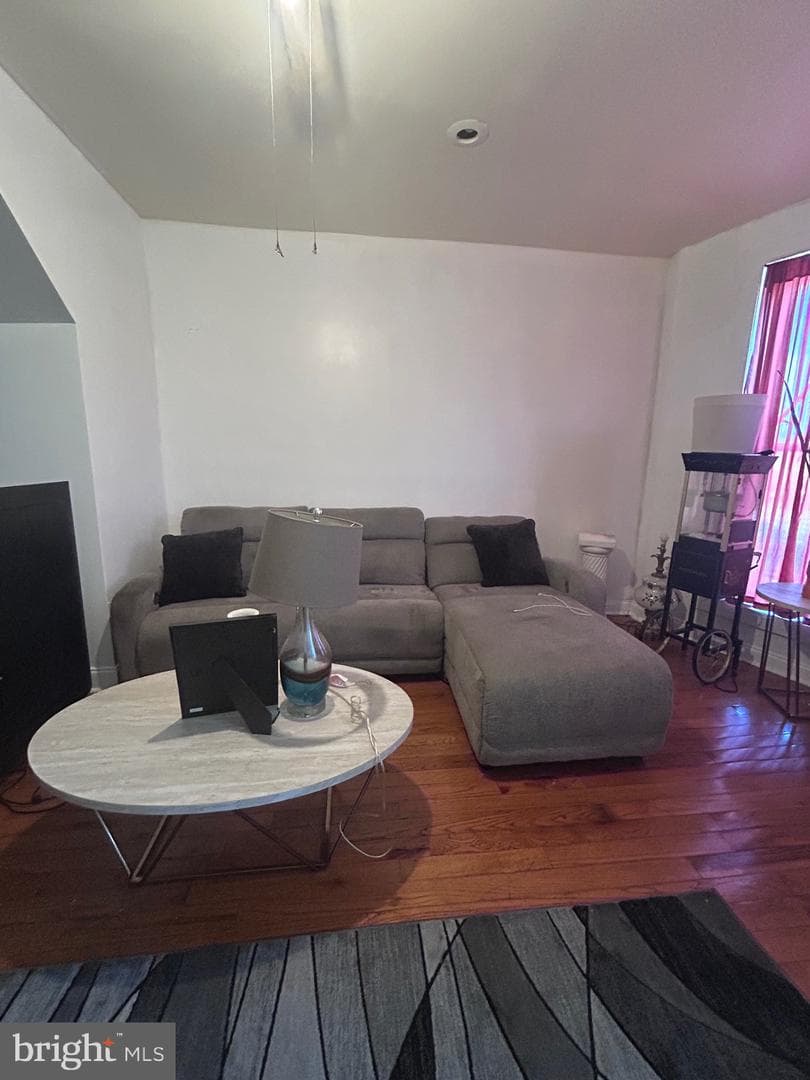 1825 W Mulberry Street photo 2