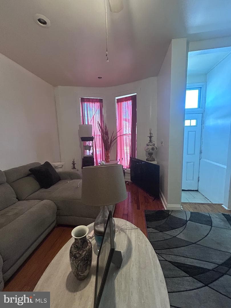 1825 W Mulberry Street photo 3