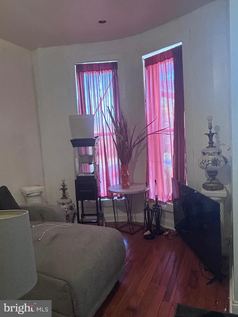 1825 W Mulberry Street photo 4