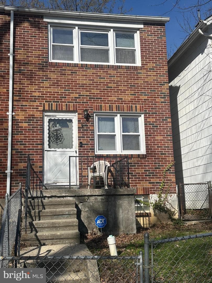 906 Homestead Street photo 1