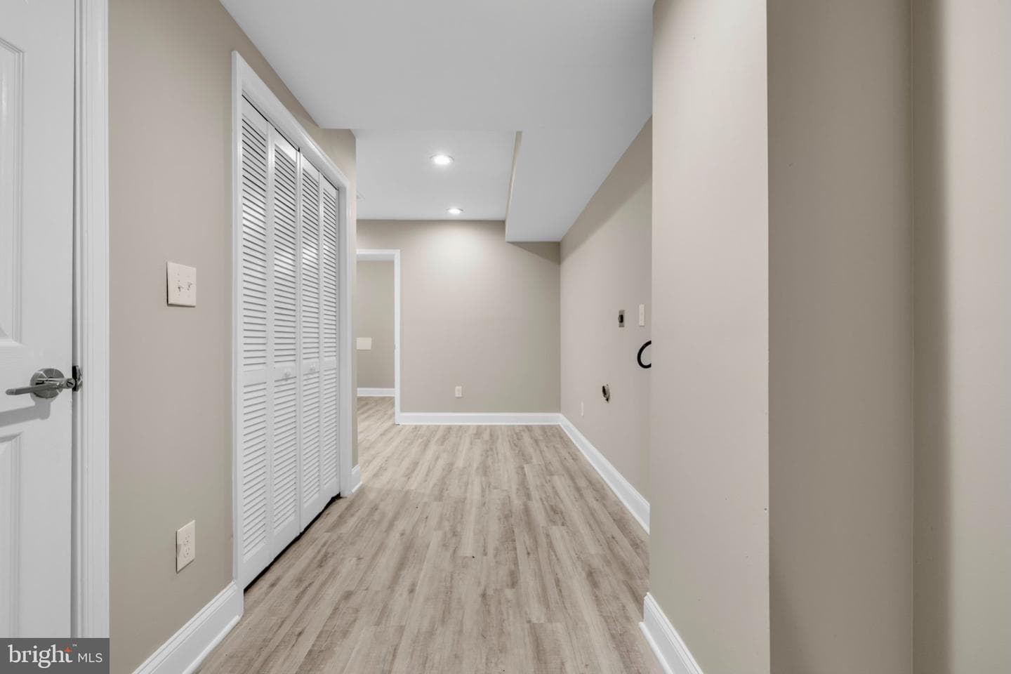 145 N Monastery Avenue photo 31