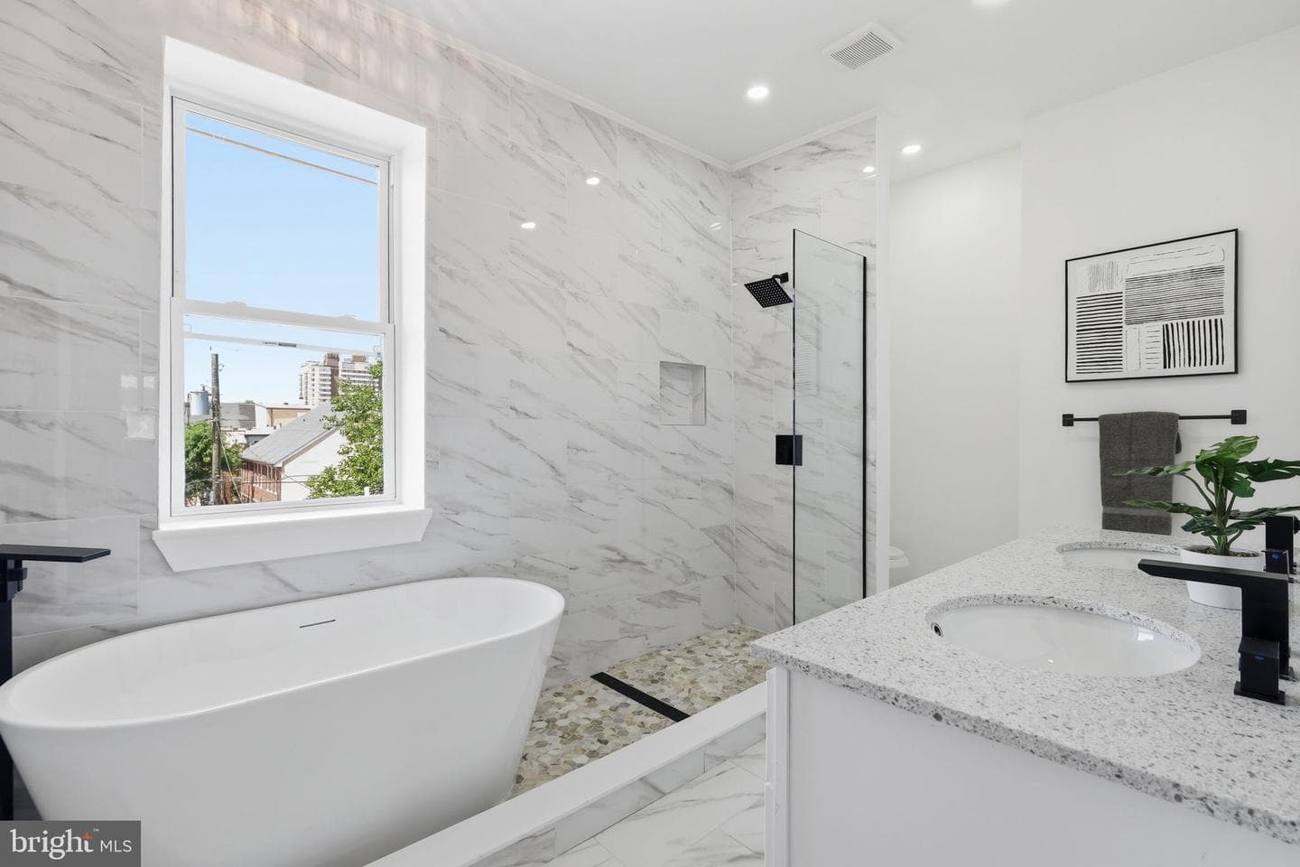 326 E 22nd Street photo 27