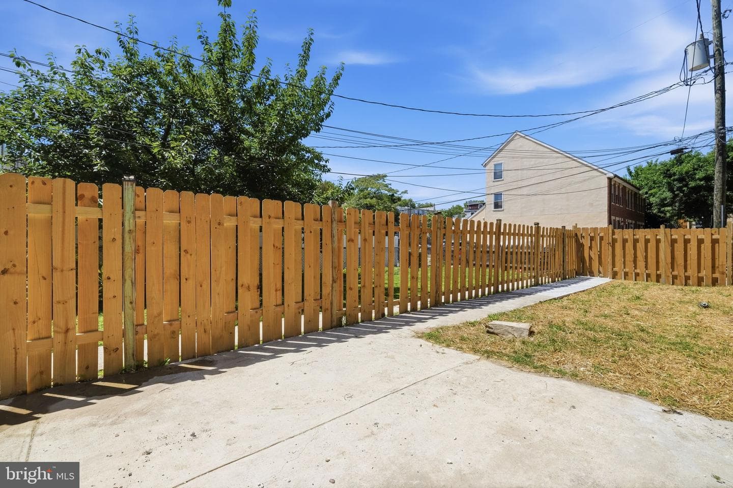 326 E 22nd Street photo 35