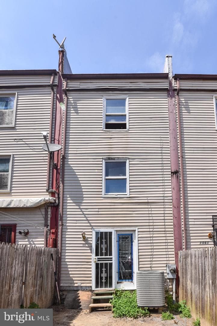 1063 W Lexington Street photo 13