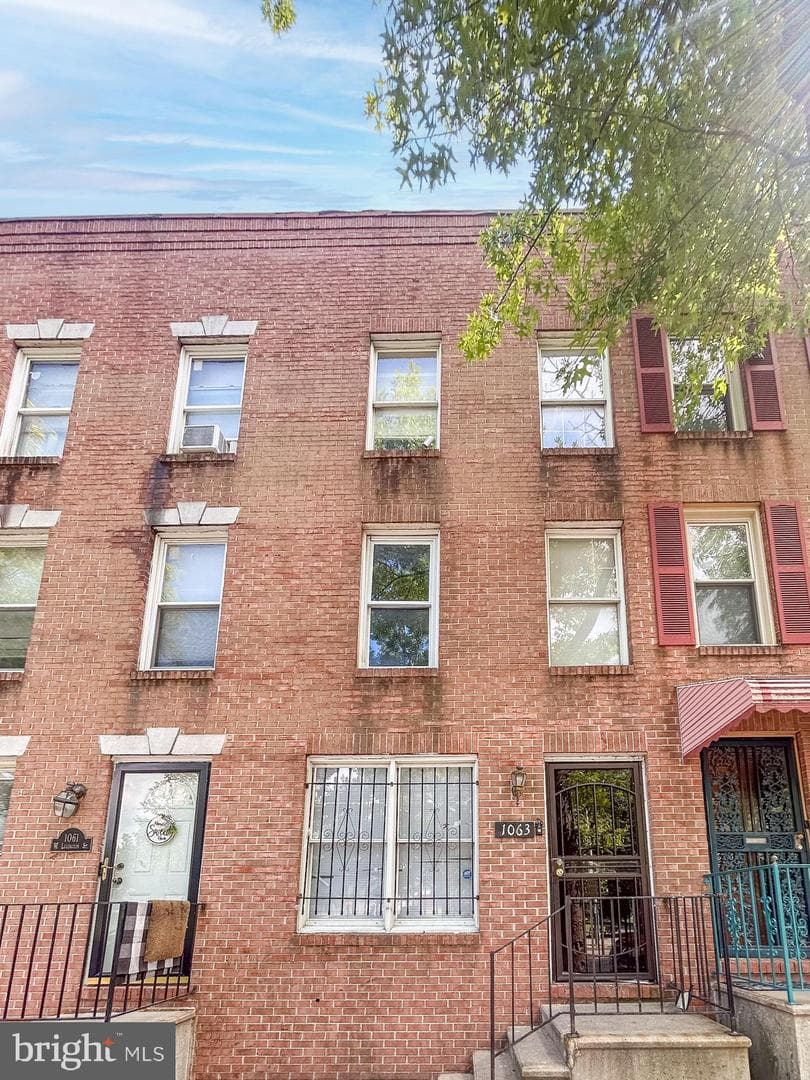 1063 W Lexington Street photo 3