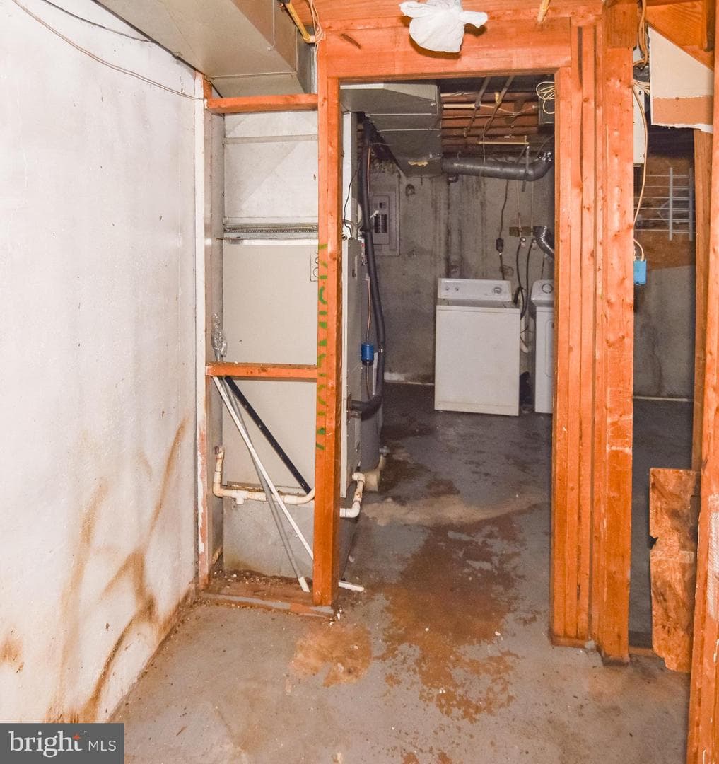 1063 W Lexington Street photo 37