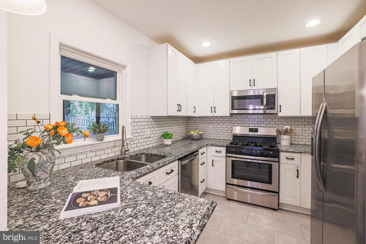 410 Kingston Road photo 12