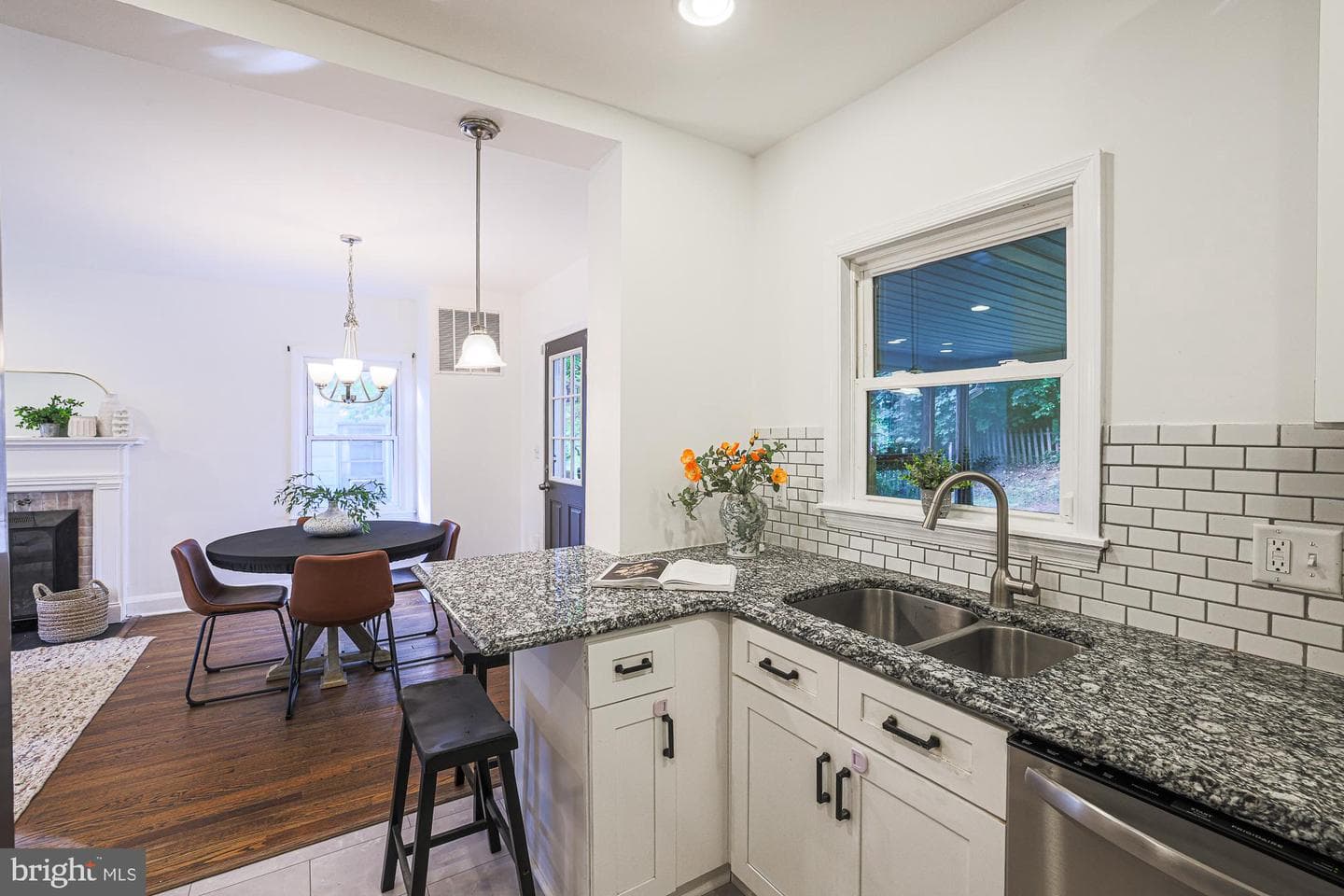 410 Kingston Road photo 13