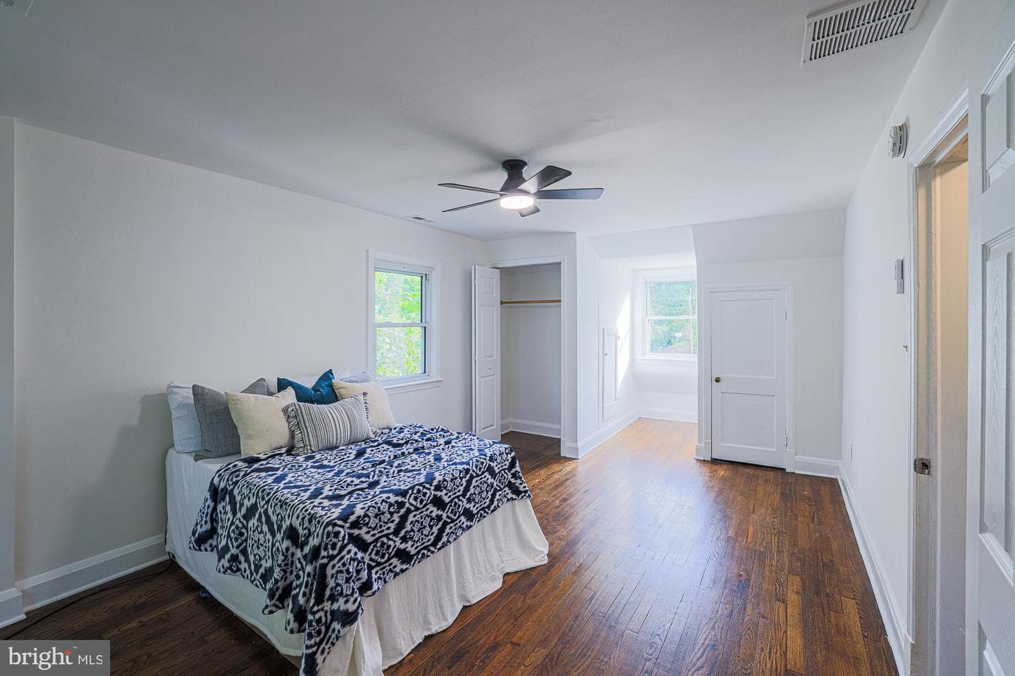410 Kingston Road photo 32