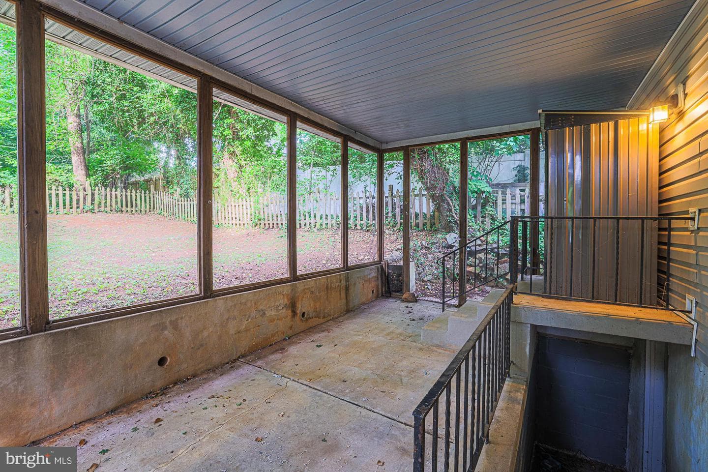 410 Kingston Road photo 49