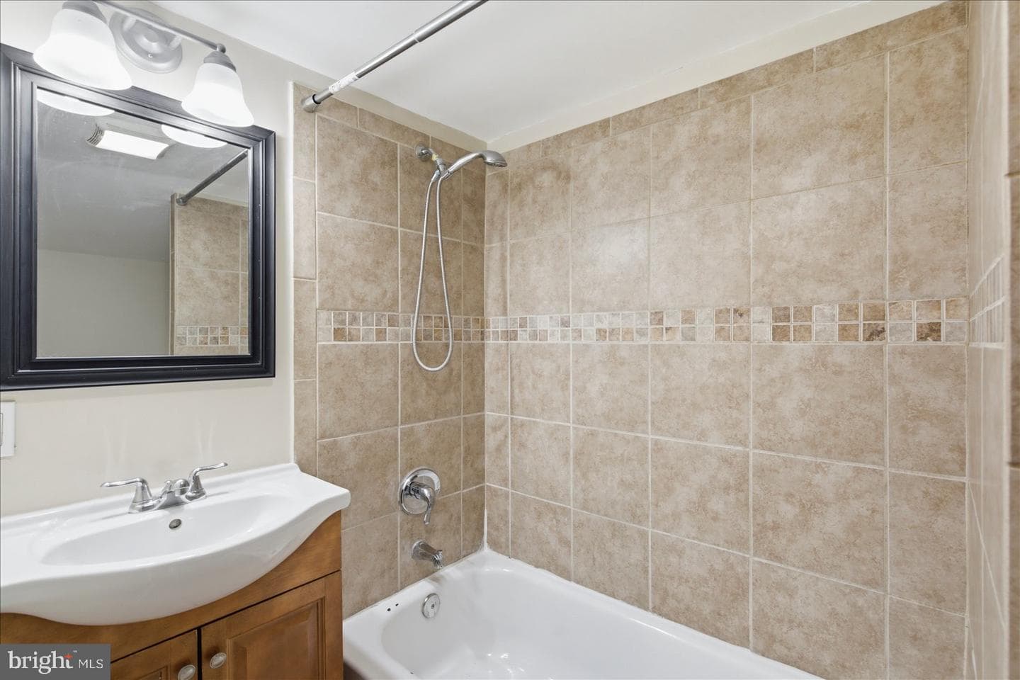 1224 E Eager Street photo 29