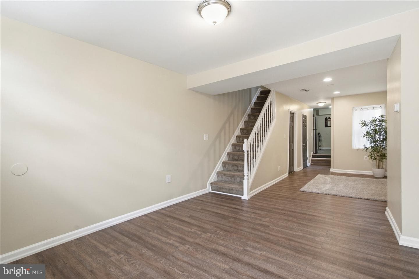1224 E Eager Street photo 4