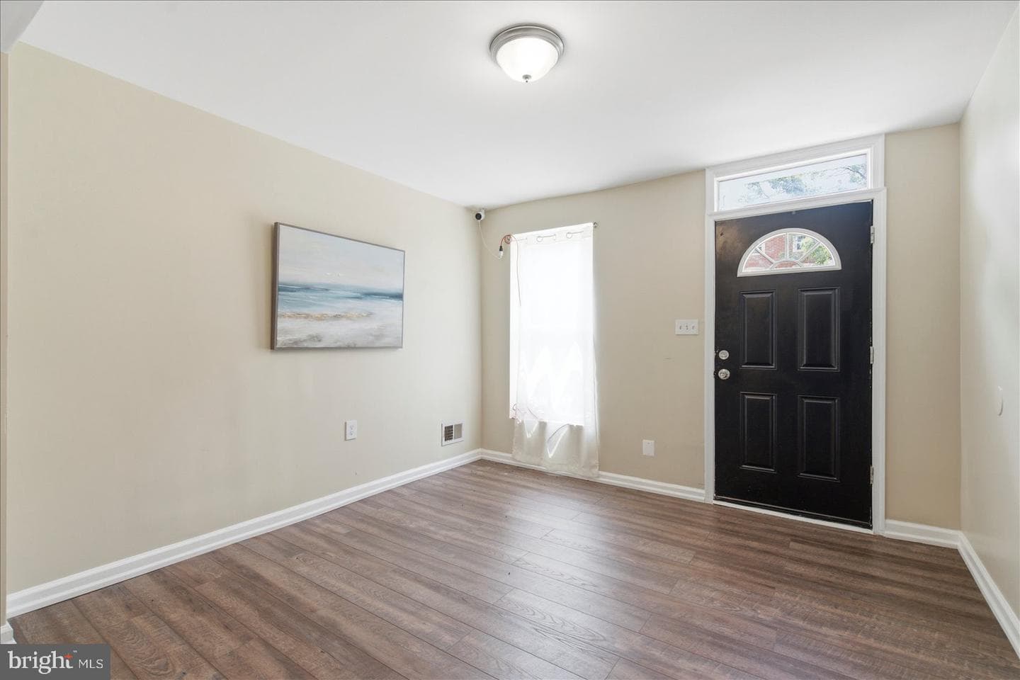 1224 E Eager Street photo 6