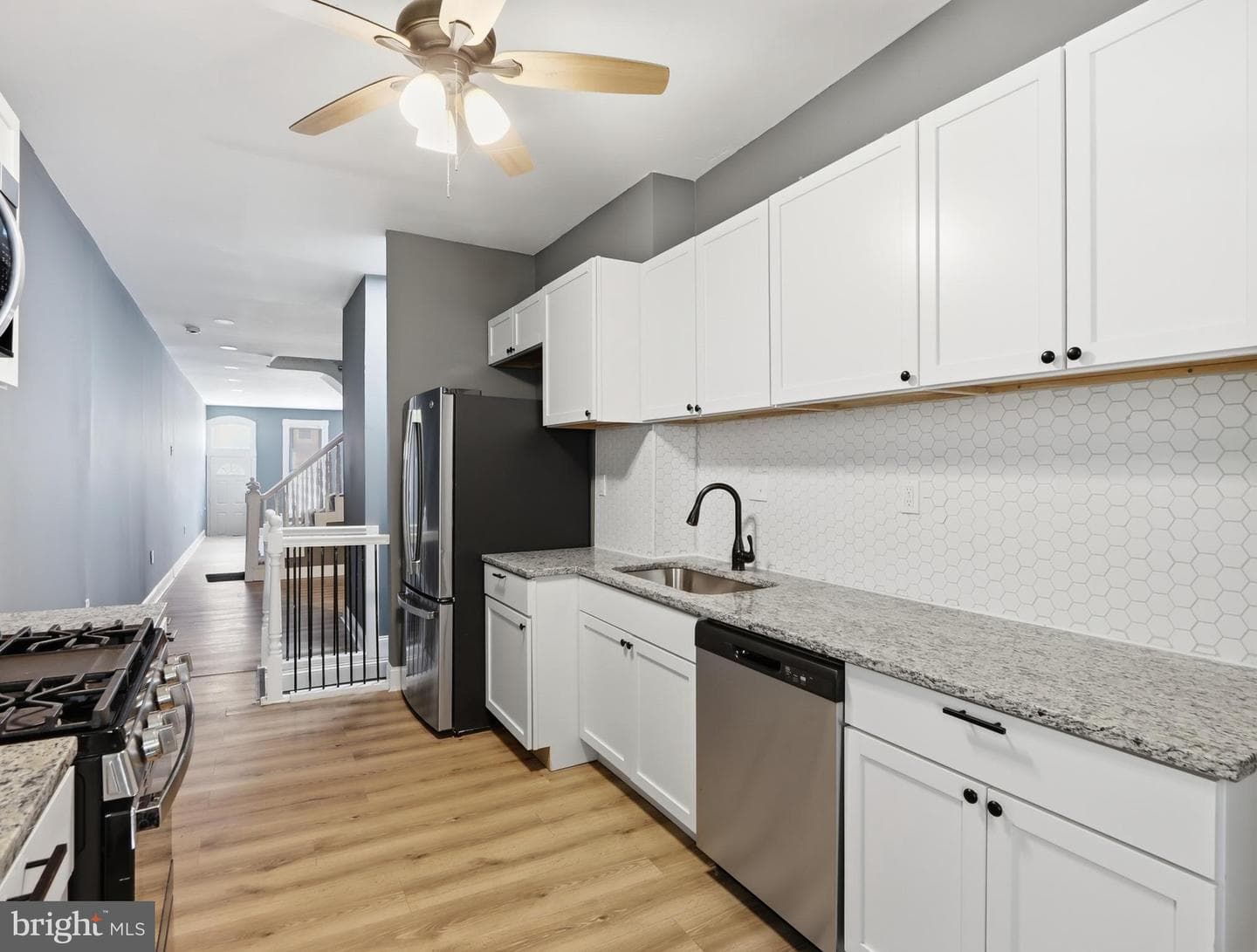 746 Dolphin Street photo 6
