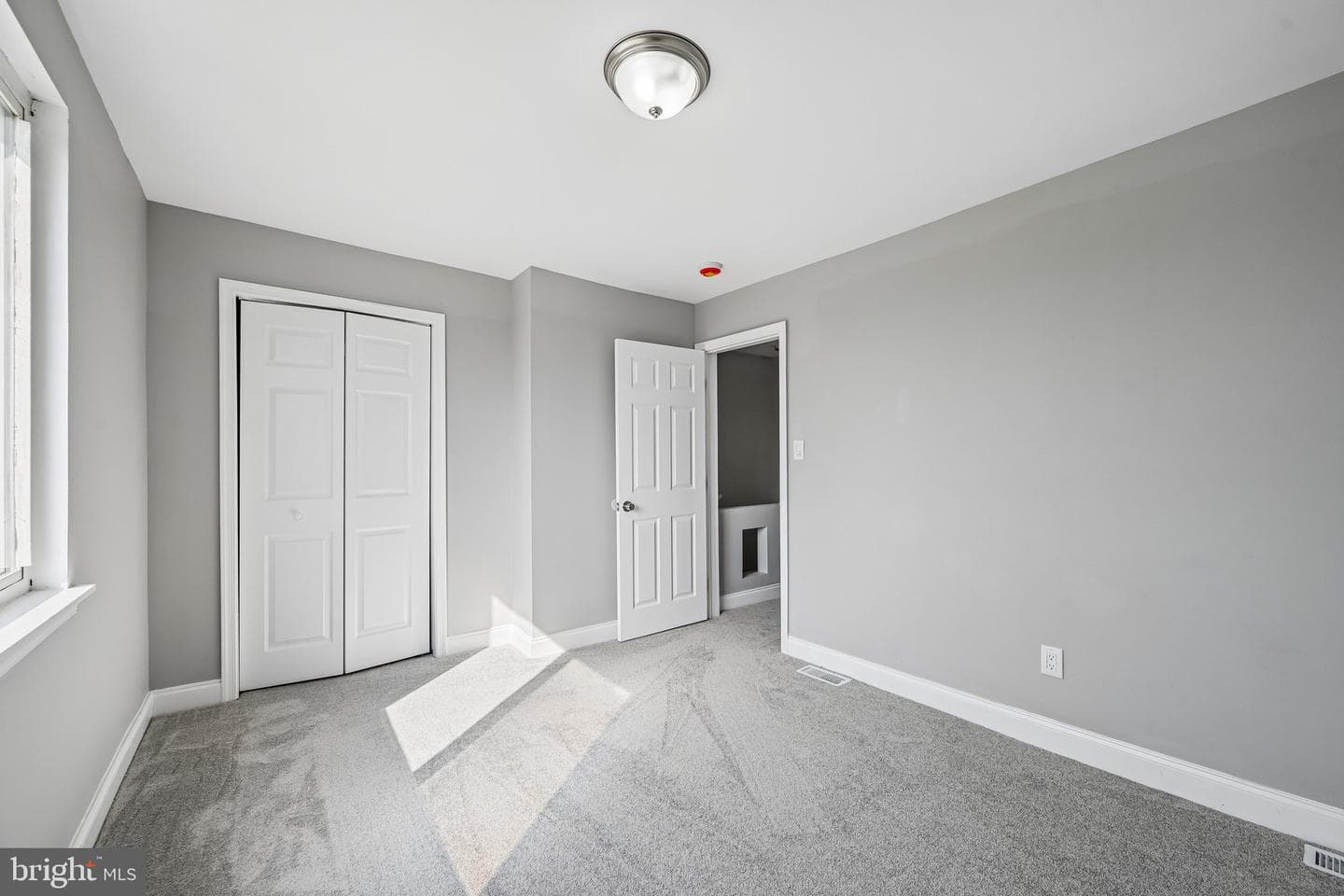628 Roundview Road photo 18