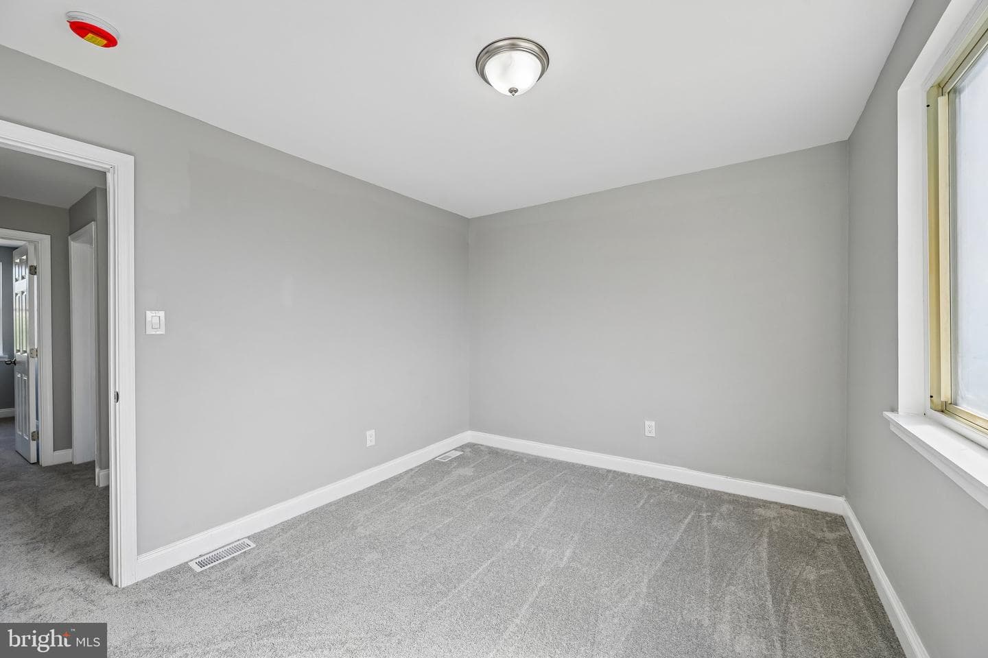 628 Roundview Road photo 19