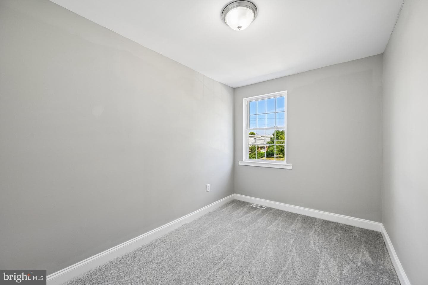 628 Roundview Road photo 25