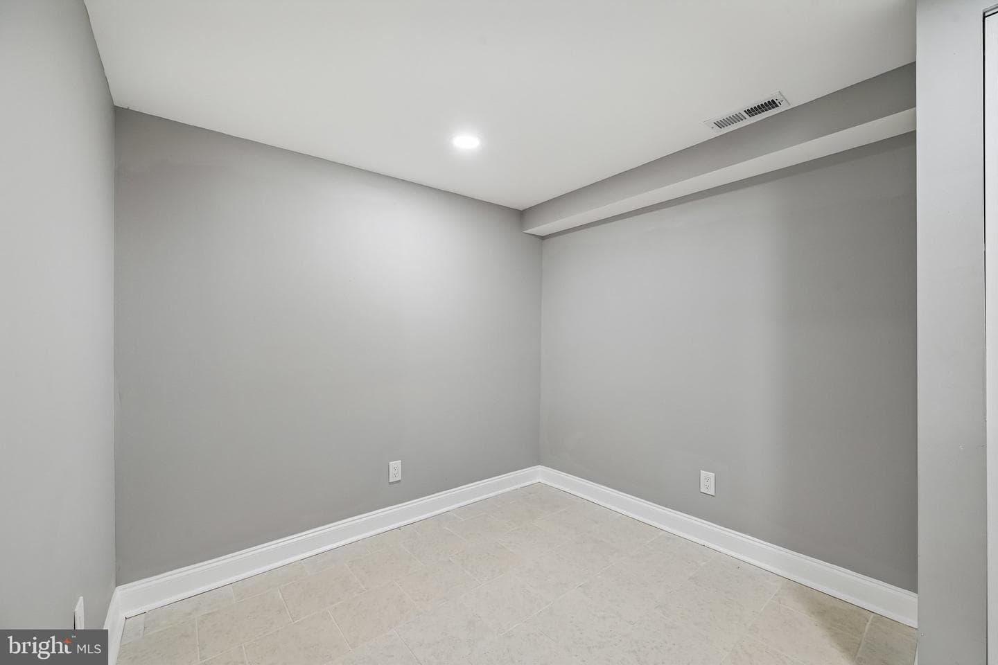 628 Roundview Road photo 27