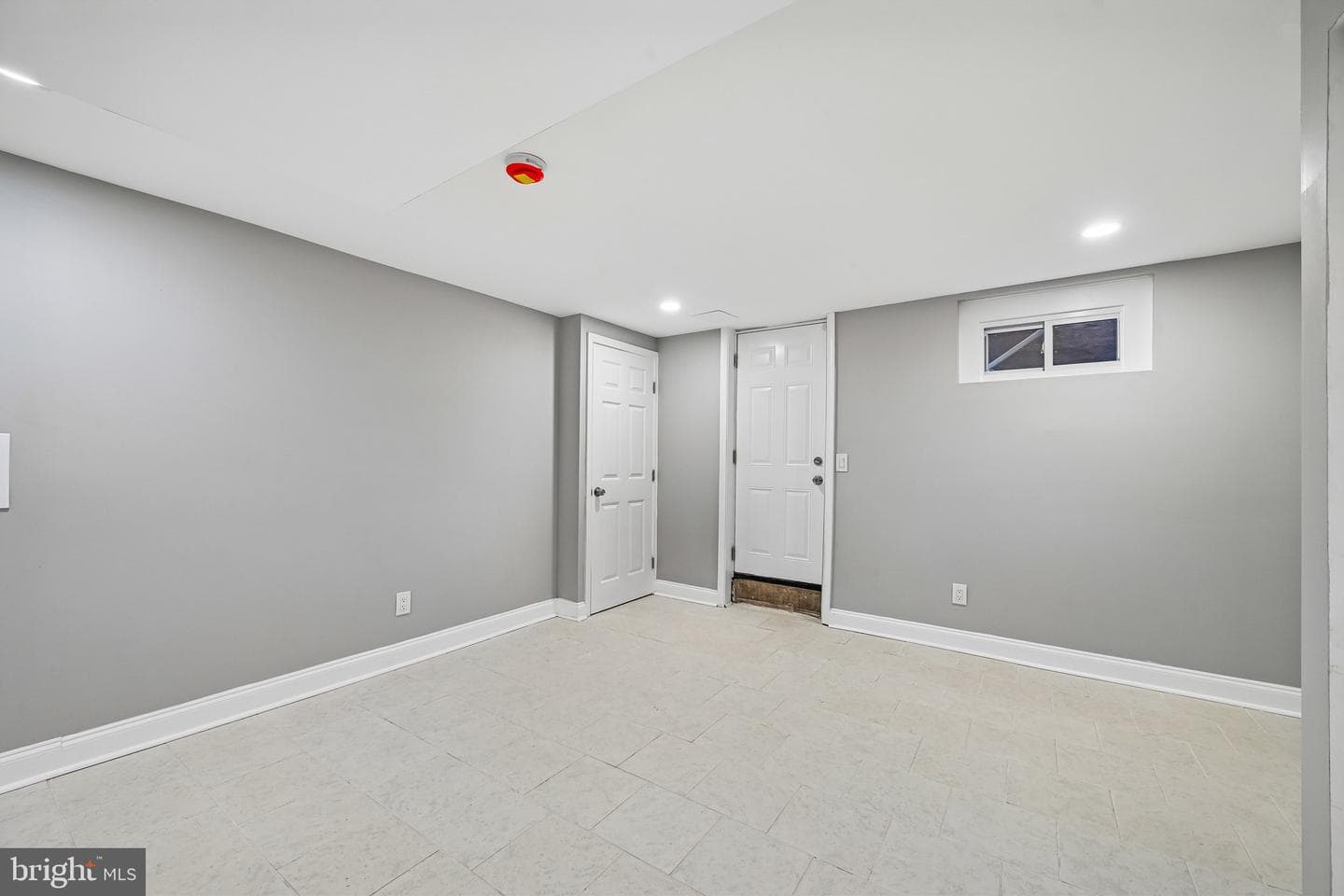 628 Roundview Road photo 32