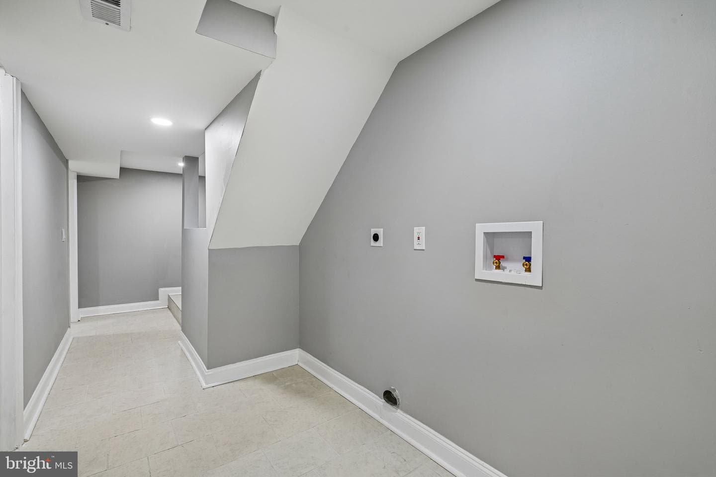 628 Roundview Road photo 34