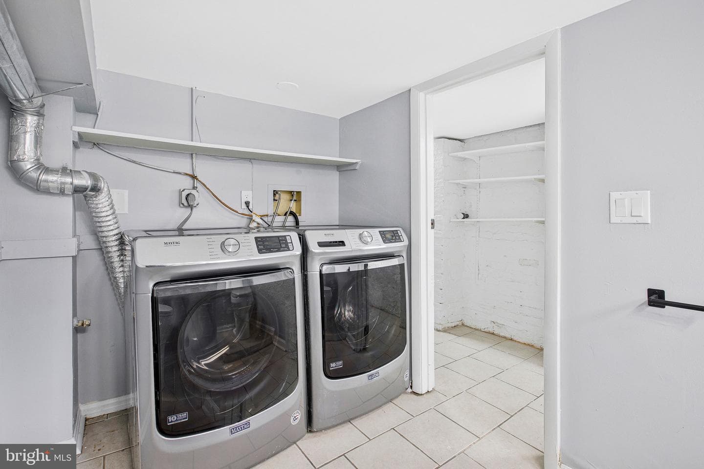 1145 W Cross Street photo 19