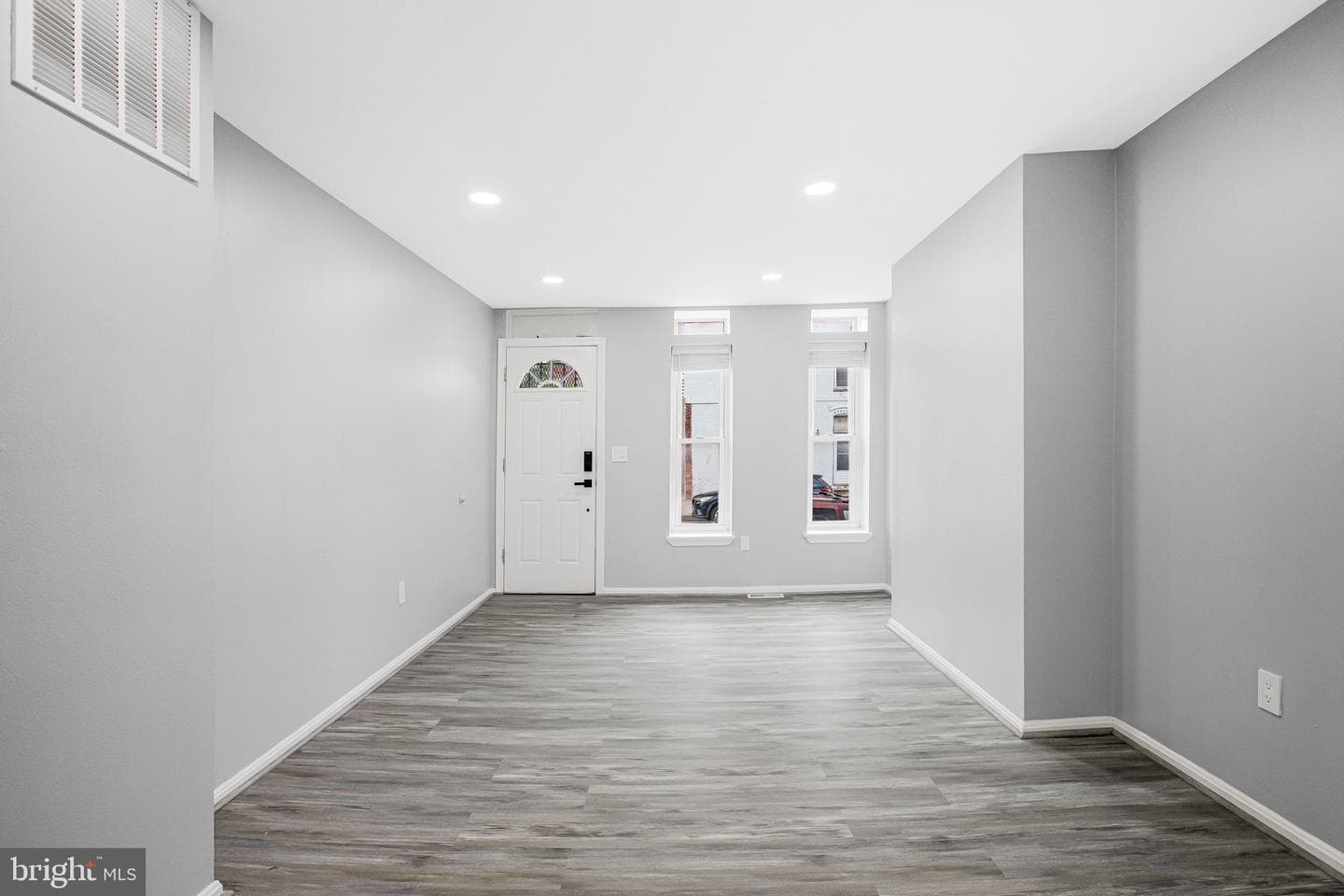 1145 W Cross Street photo 4