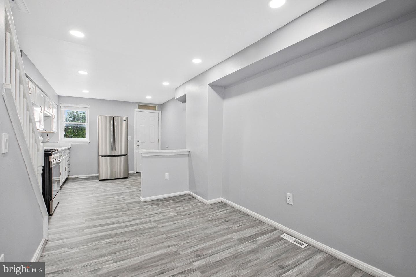 1145 W Cross Street photo 5