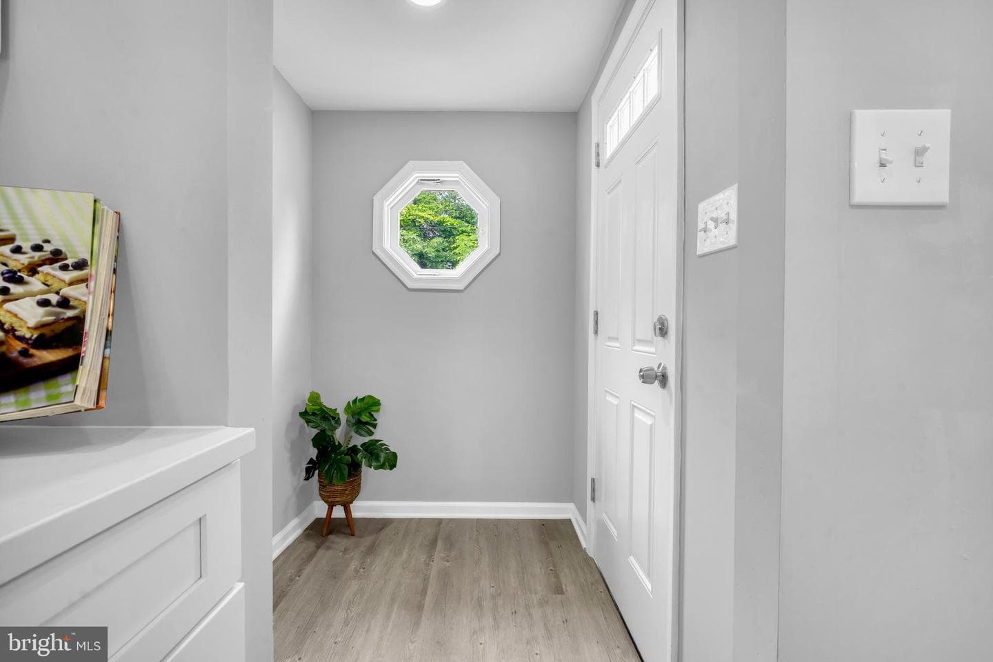 6016 Sefton Avenue photo 8