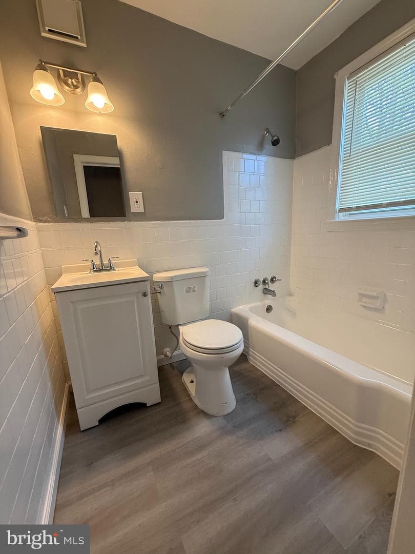 1100 Meridene Drive photo 9