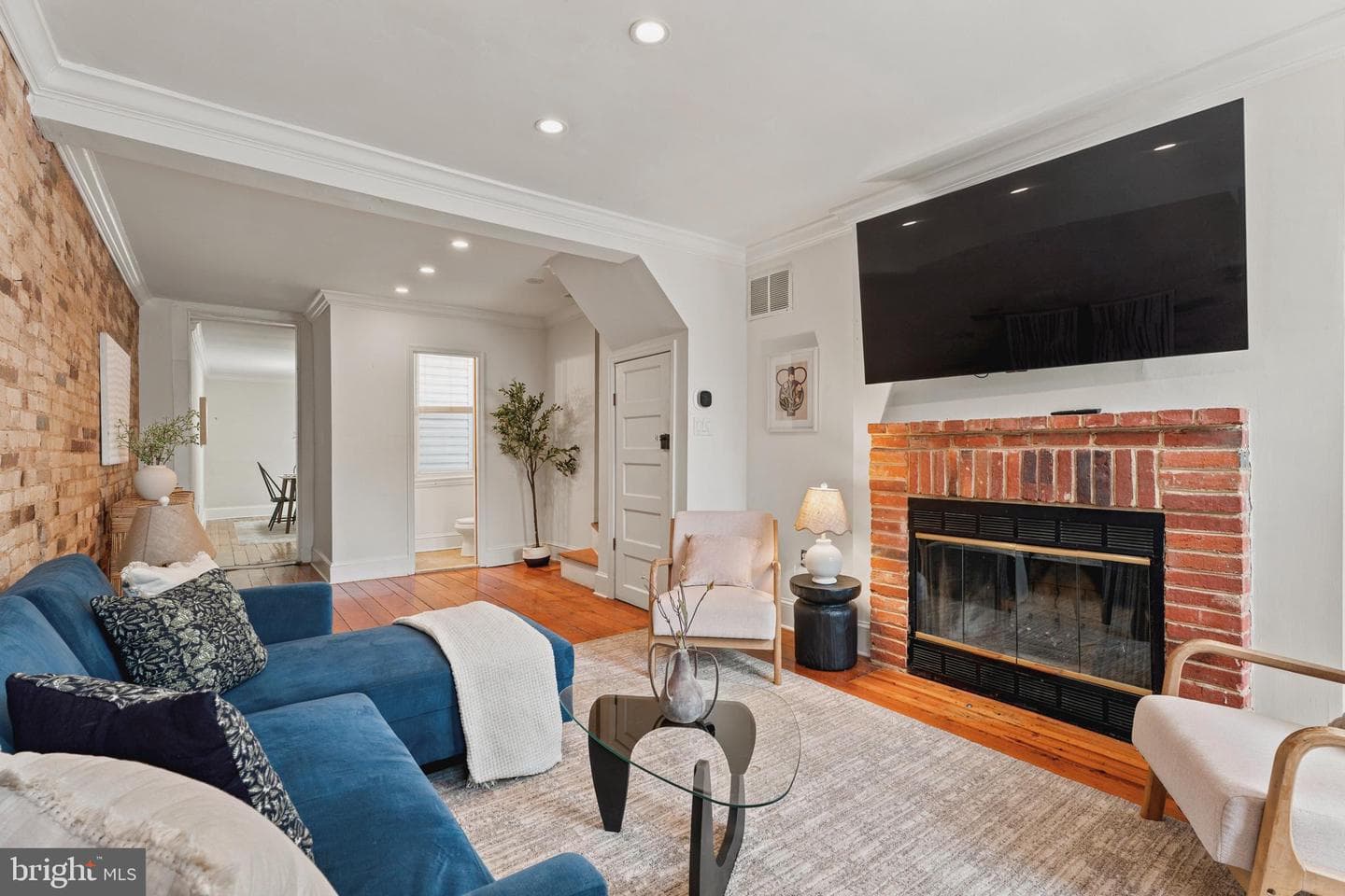 103 E Cross Street E photo 5