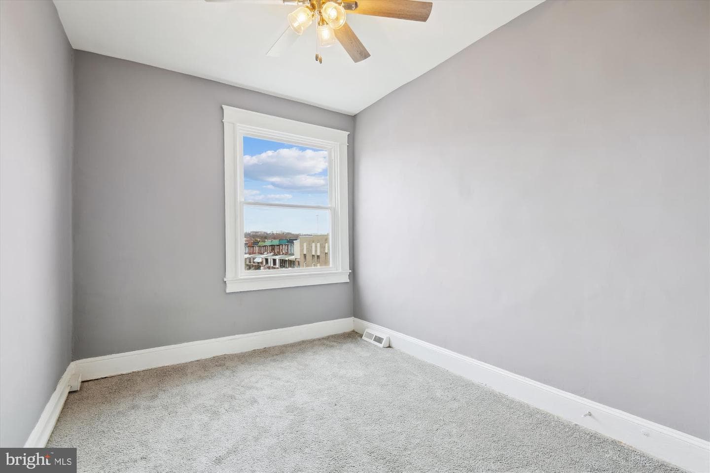 2917 Baker Street photo 23