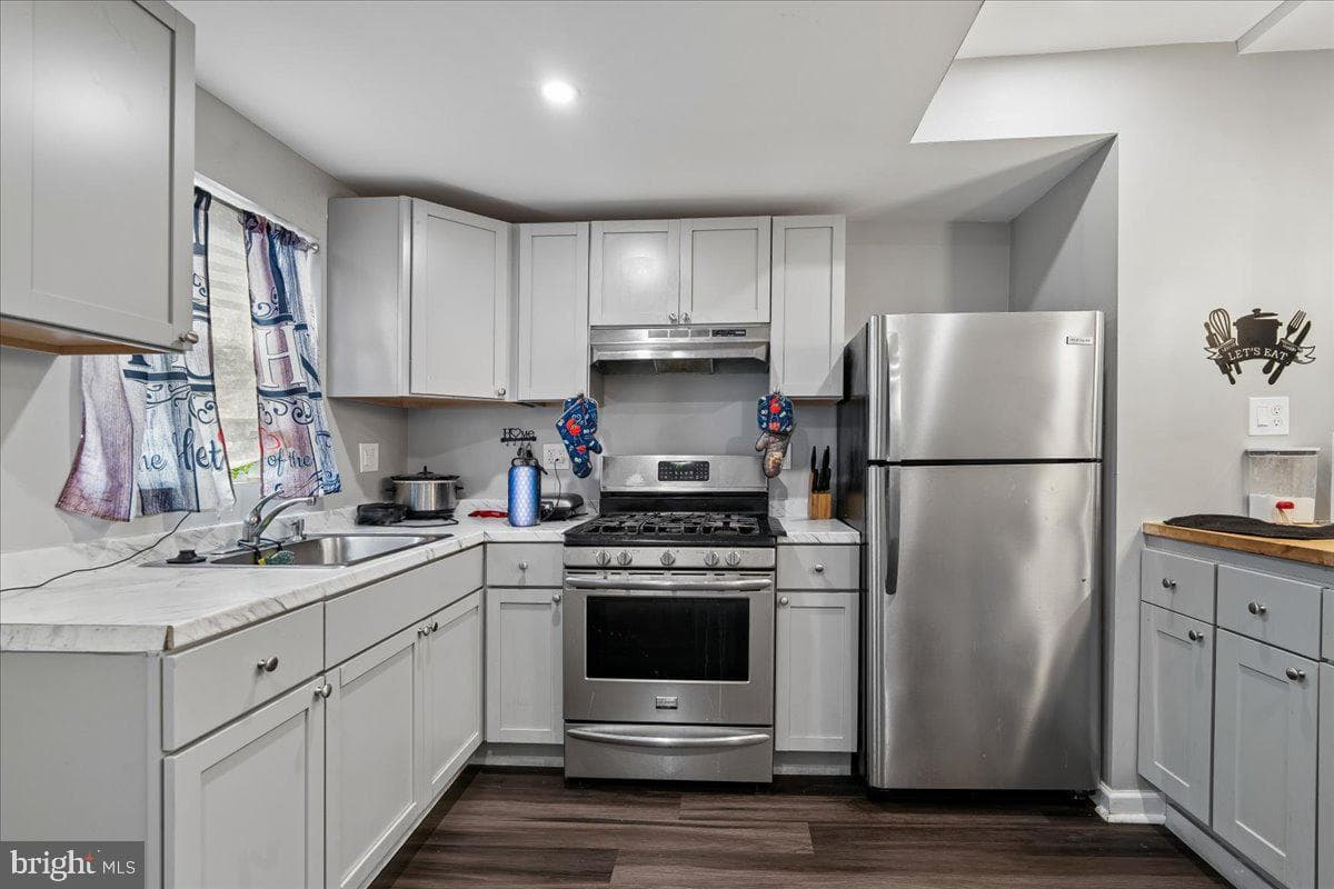 1266 Sargeant Street photo 5