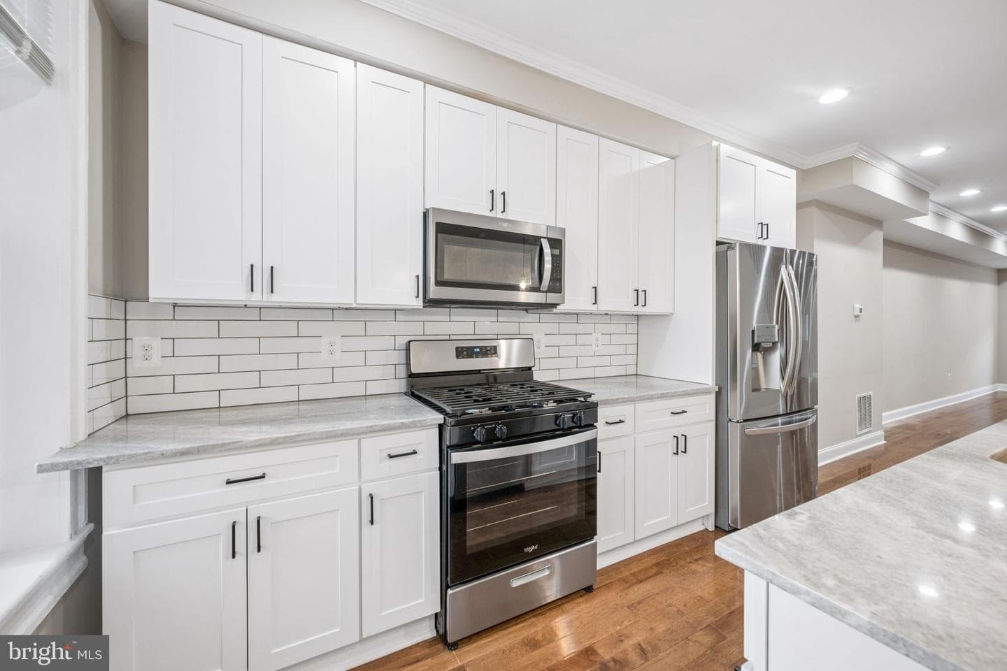 142 Ellwood Avenue S photo 8