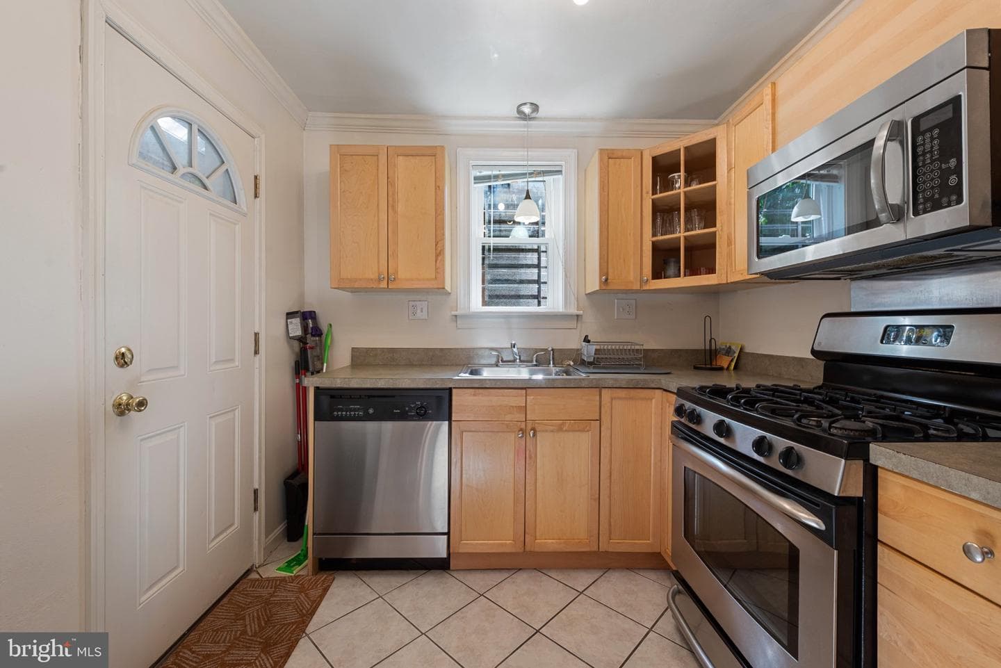 211 S Madeira Street photo 11