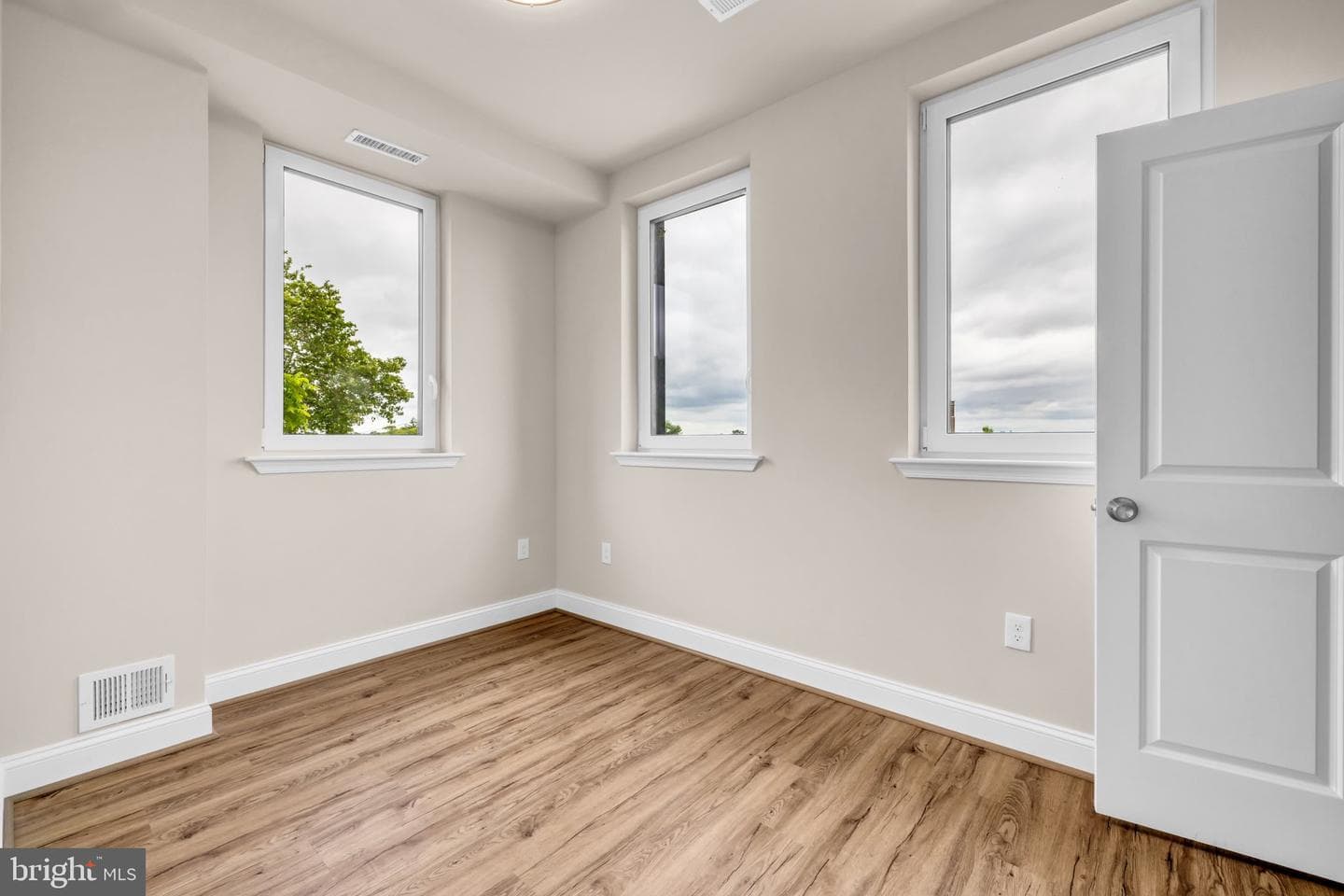 1129 Monroe Circle photo 13