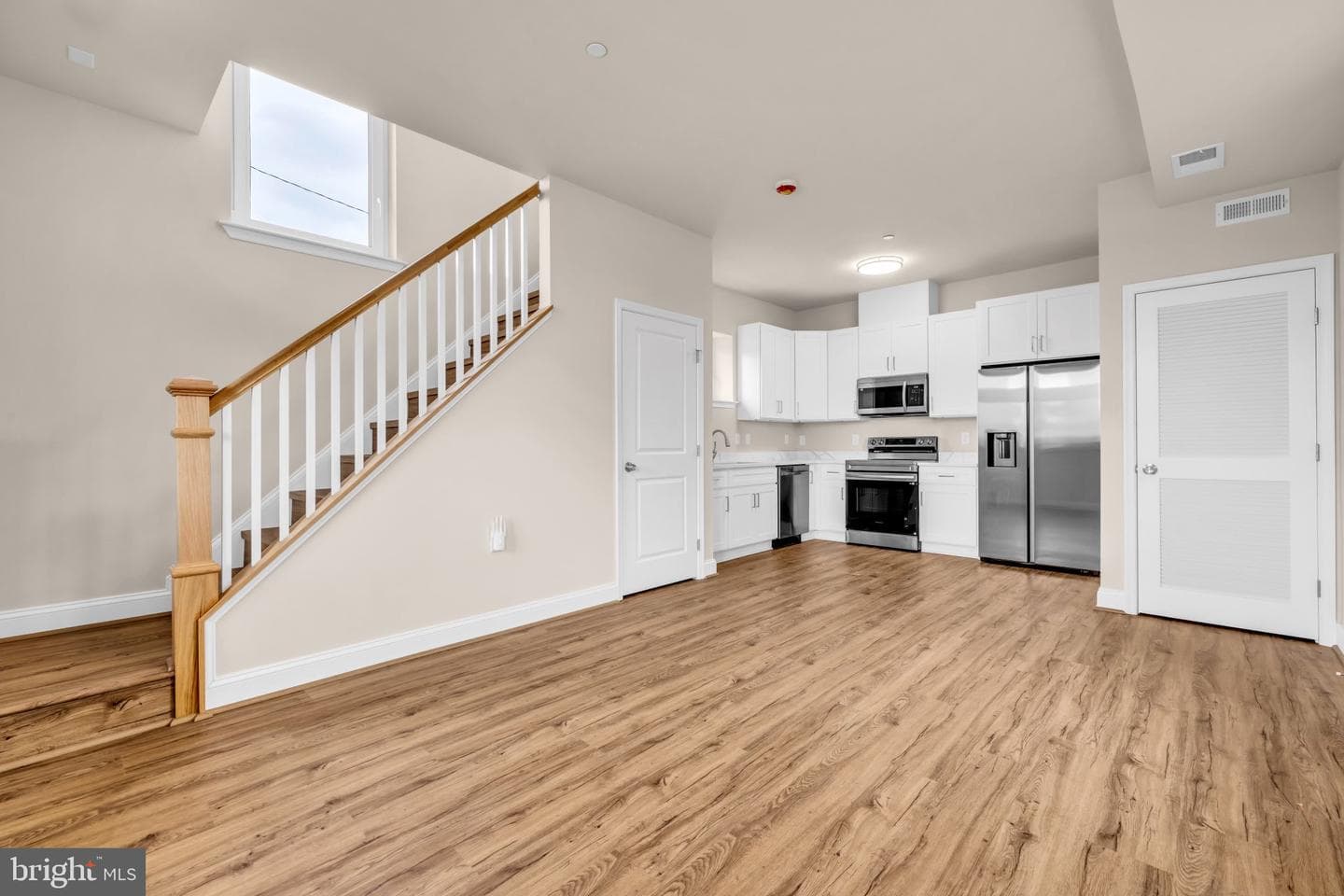 1129 Monroe Circle photo 2