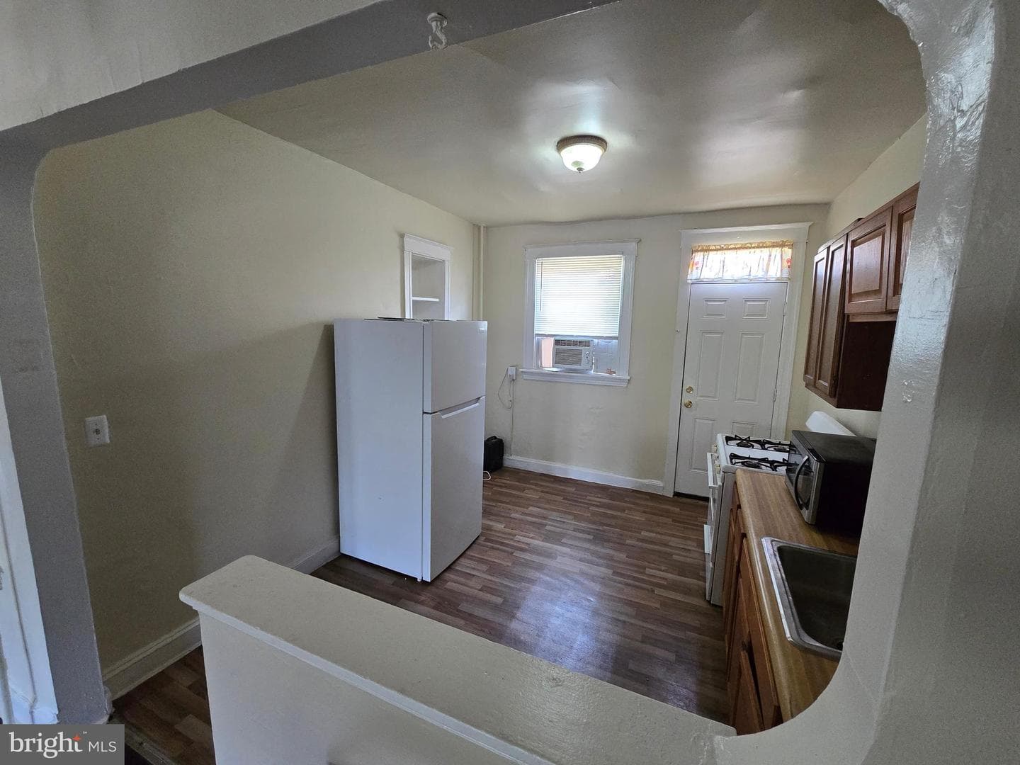 2562 Robb Street photo 10