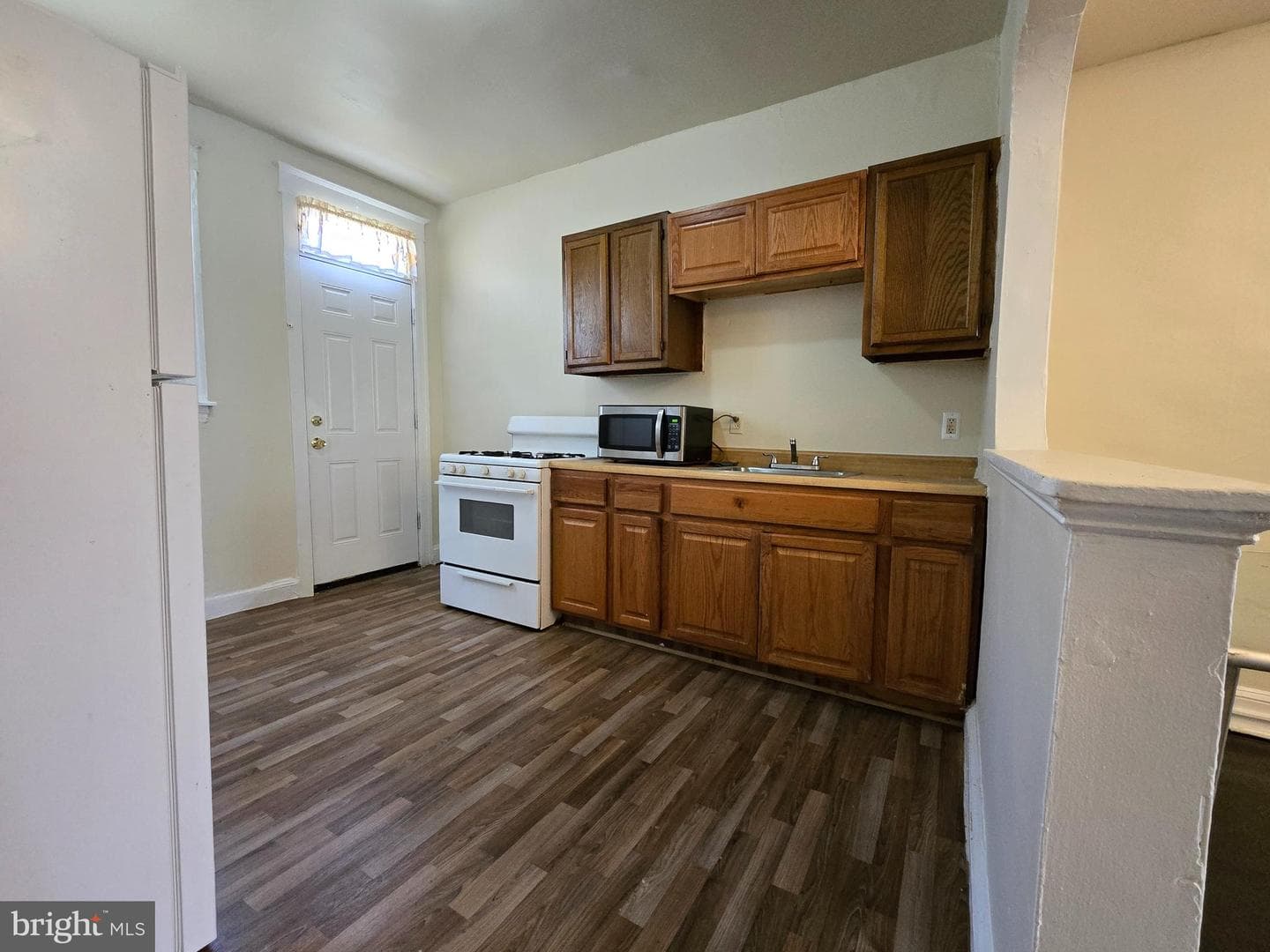 2562 Robb Street photo 12
