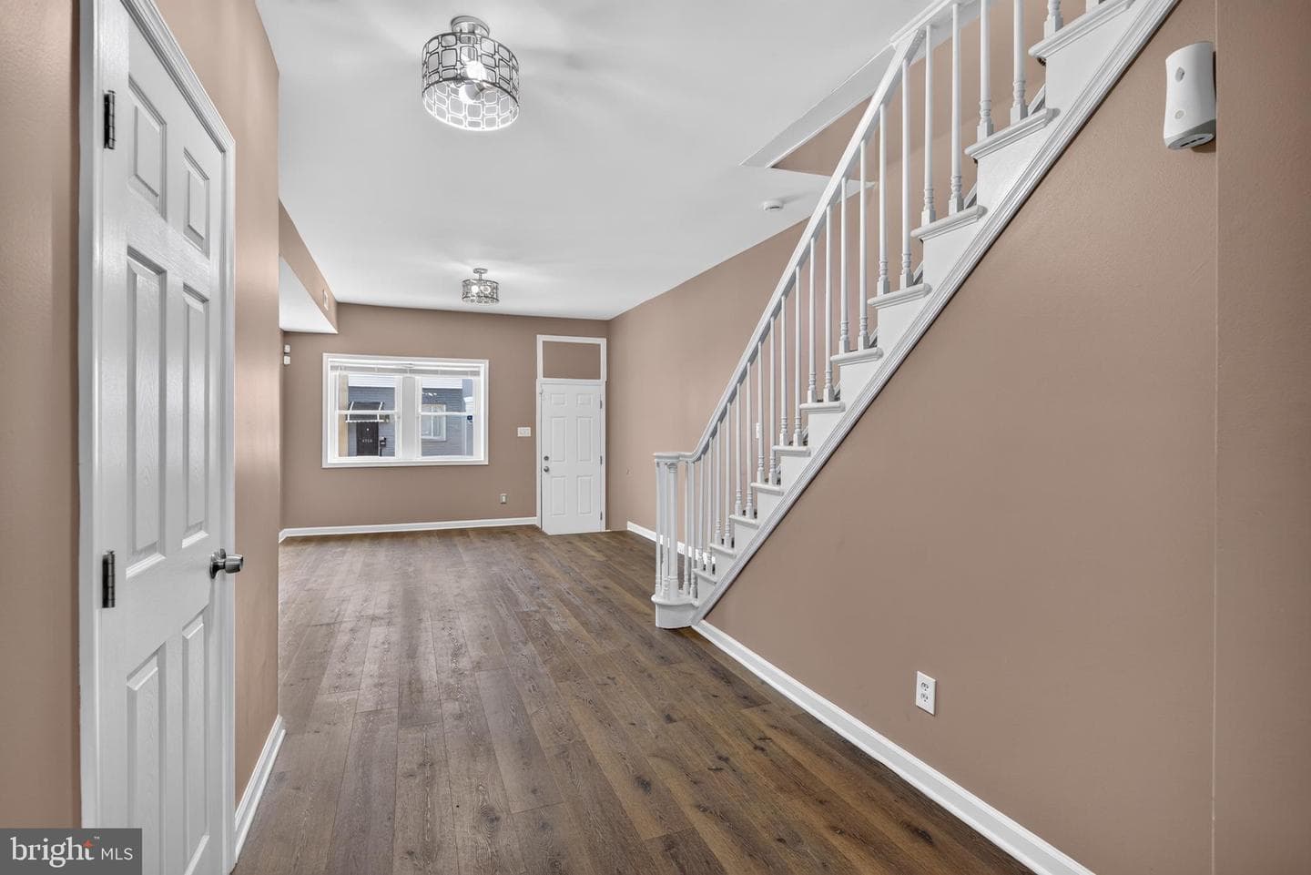 3712 E Lombard Street photo 11