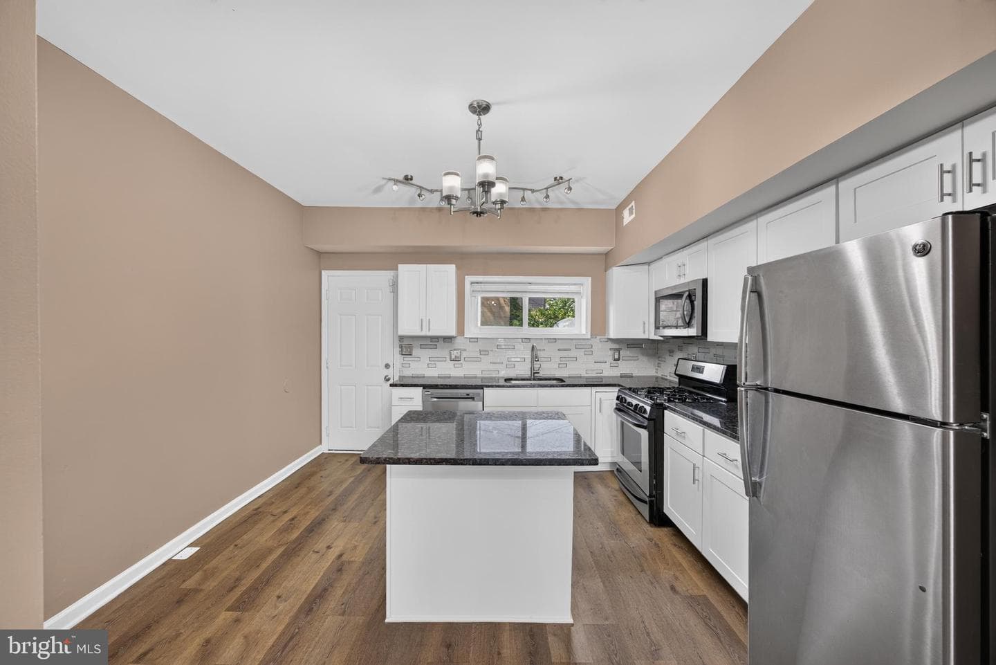 3712 E Lombard Street photo 13