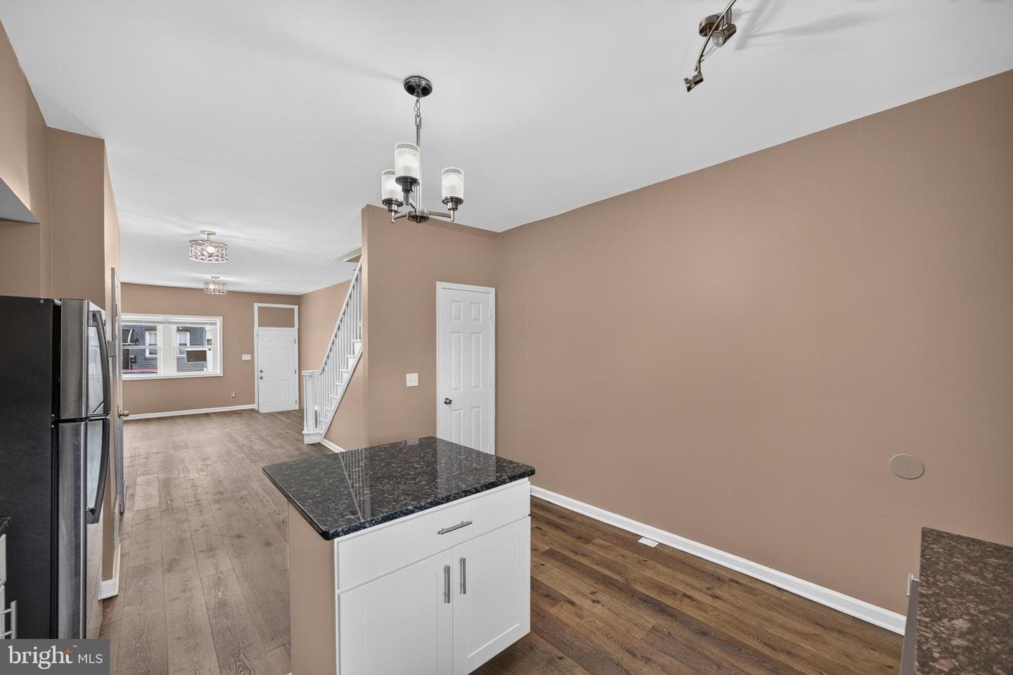 3712 E Lombard Street photo 18