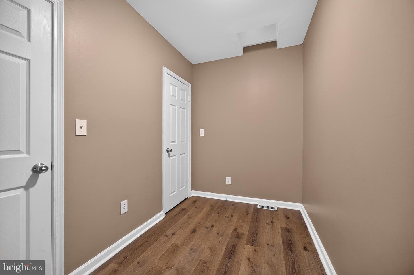 3712 E Lombard Street photo 23