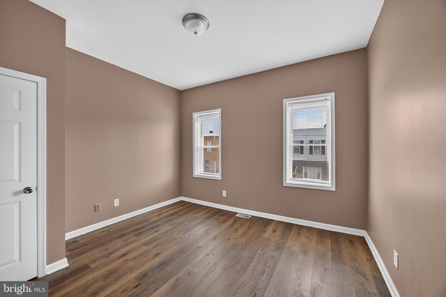 3712 E Lombard Street photo 25