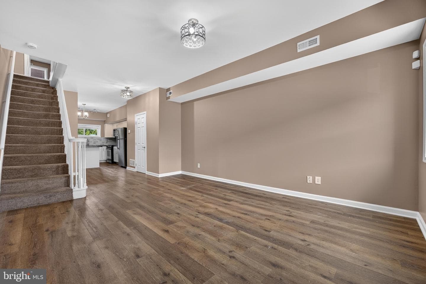 3712 E Lombard Street photo 4