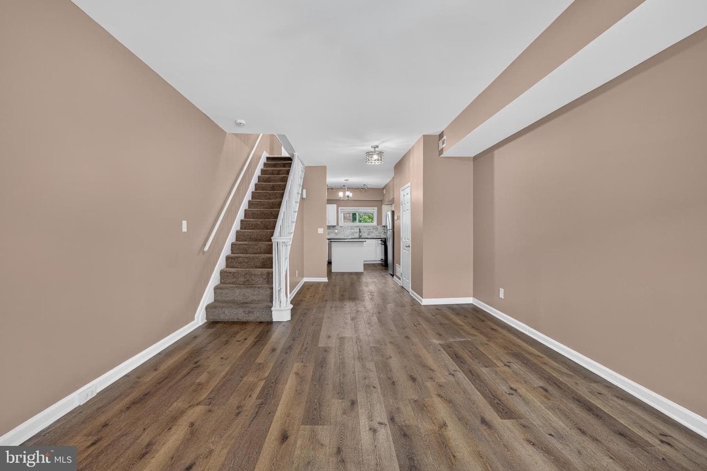 3712 E Lombard Street photo 5